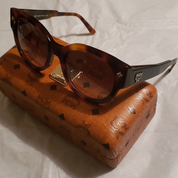 NEW MCM sunglasses - Picture 4 of 8